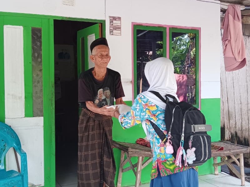 PEMBAGIAN ZAKAT FITRAH SMPN 2 MANGARAN